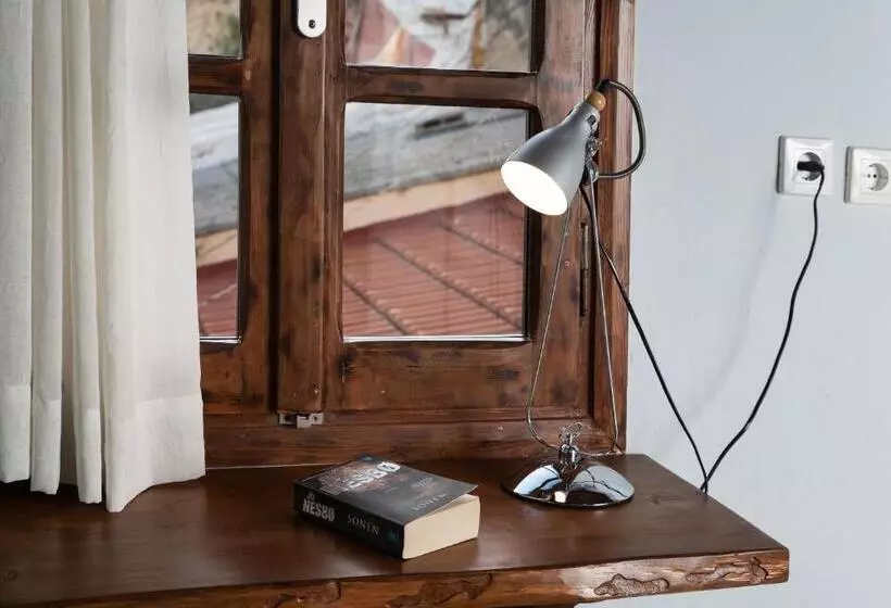 اتاق استاندارد یک نفره, Favela Living Space