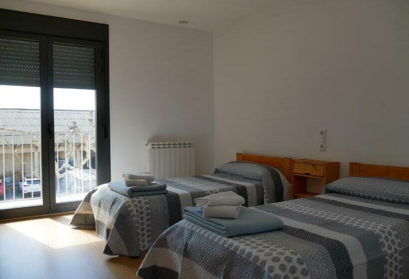 חדר לארבעה סטנדרטי עם מרפסת, Alberg Garrigues Altes