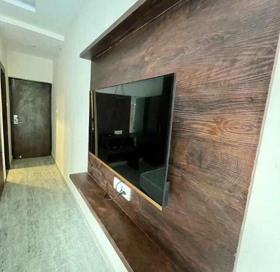 Quarto Deluxe, Hog   House Of Gypsy