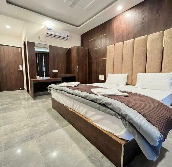 Quarto Economy, Hog   House Of Gypsy