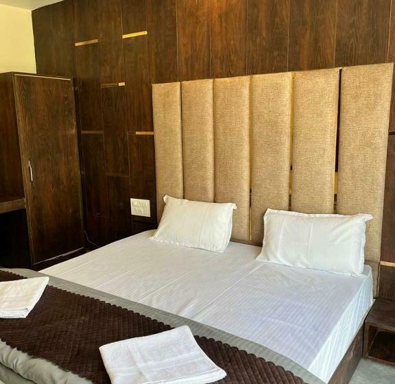 Quarto Economy, Hog   House Of Gypsy