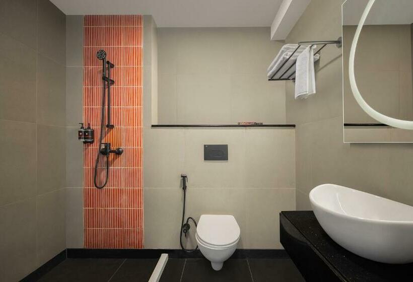 اتاق لوکس با تخت دو نفره بزرگ, Ginger Noida Sector 133