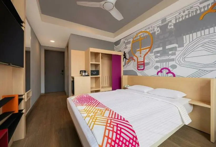 اتاق لوکس با تخت بزرگ, Ginger Noida Sector 133