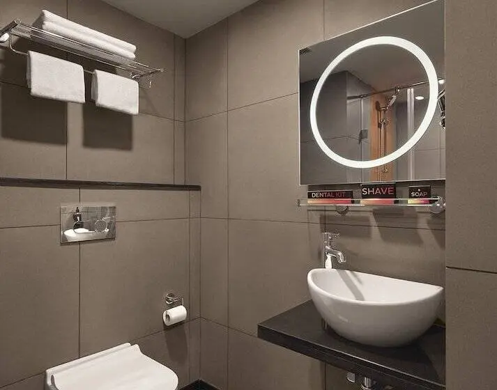 اتاق لوکس, Ginger Noida Sector 133