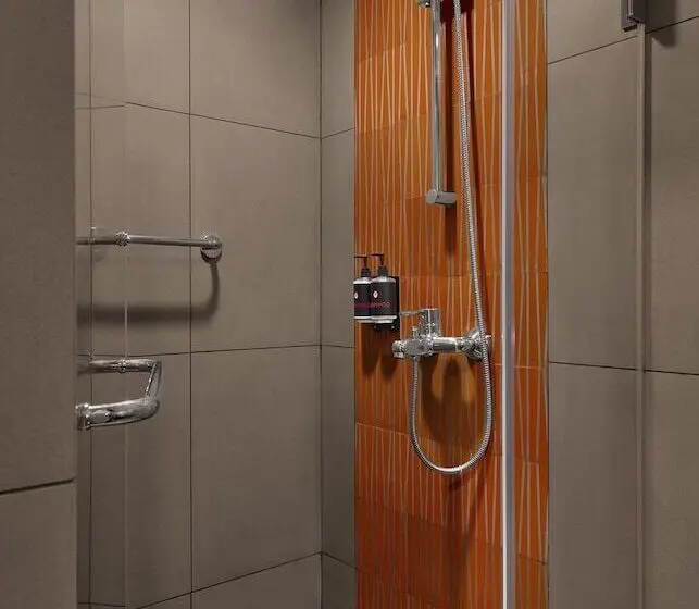 اتاق لوکس, Ginger Noida Sector 133