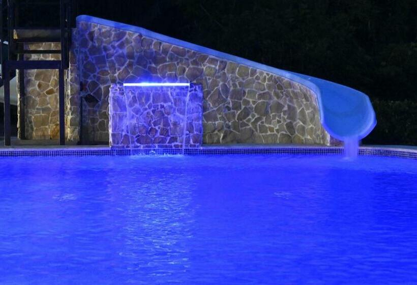 غرفة قياسية, Las Lomas