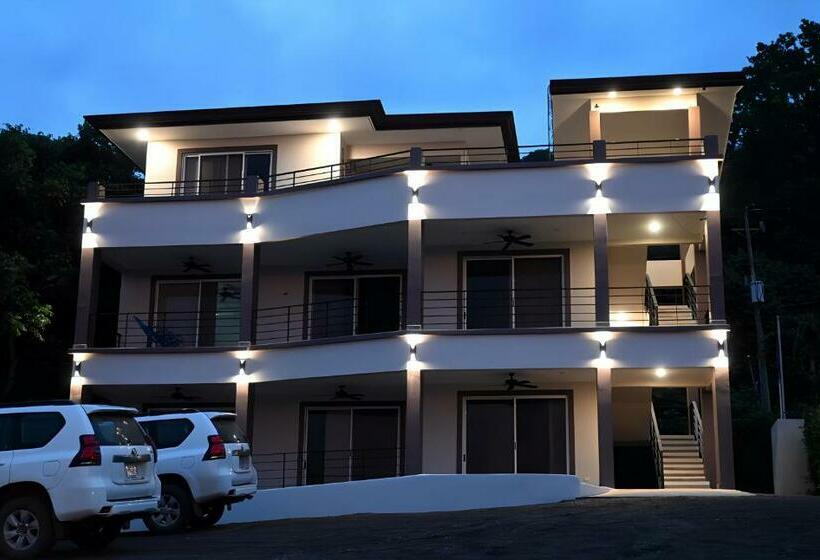 جناح مزود بتراس, Las Lomas