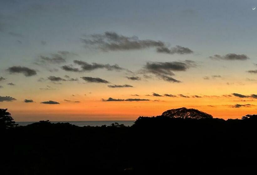 جناح مزود بتراس, Las Lomas