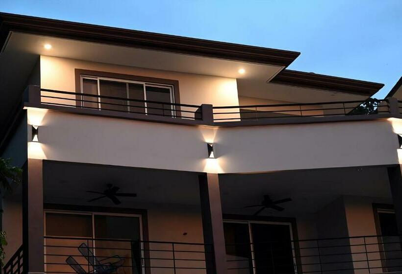 ‫فيلا غرفة نوم واحدة, Las Lomas