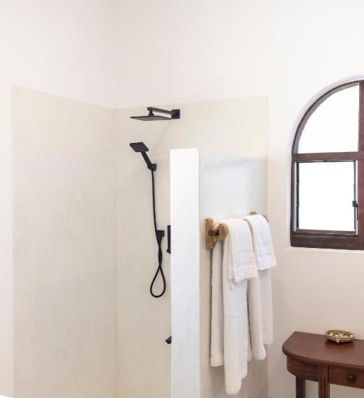 سوئیت با تخت بزرگ, Coconut Beach Boutique   Apasio Lodges