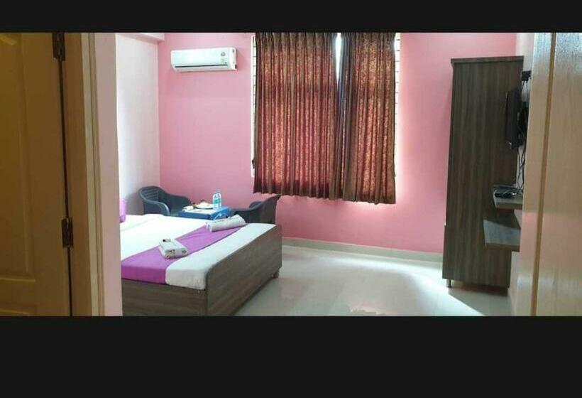 트리플 클래식 룸, Oyo Hotel Royal Berry