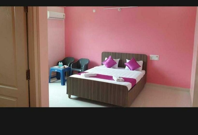 Трехместный Номер Классика, Oyo Hotel Royal Berry