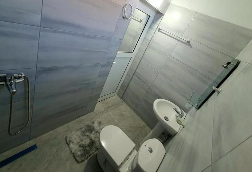 اتاق لوکس سه تخته, S.e.a. Guesthouse