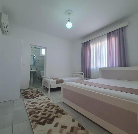 اتاق لوکس سه تخته, S.e.a. Guesthouse