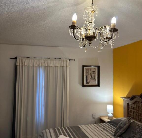 اتاق لوکس با تخت بزرگ, Bs Apart