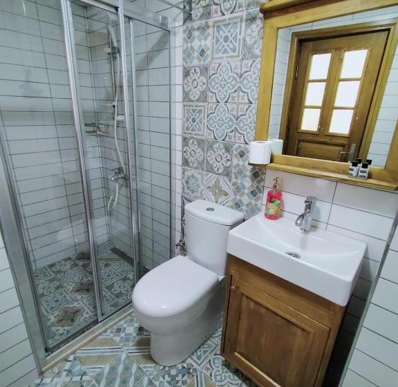 غرفة أساسية, Suna Beach Kefaloz