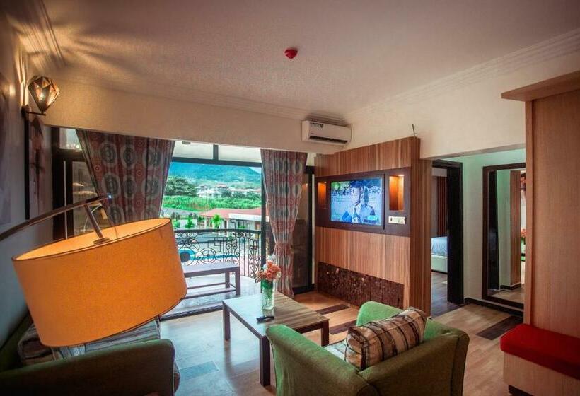 סוויטה דלוקס, Marcsons Hotels And Resorts