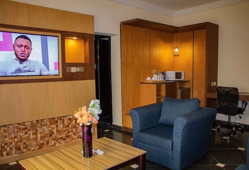 סוויטה דלוקס, Marcsons Hotels And Resorts