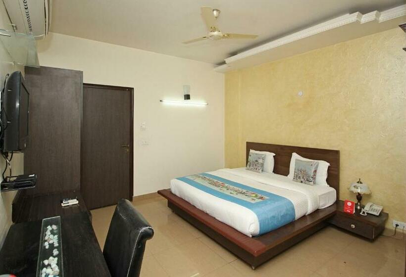 Quarto Triplo Clássico, Collection O 8704 Hotel Sakshi