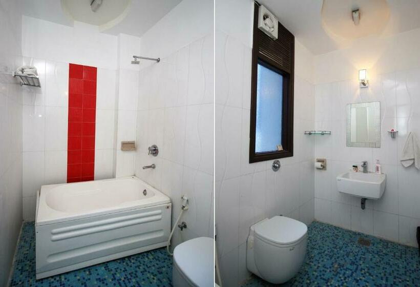 Quarto Triplo Clássico, Collection O 8704 Hotel Sakshi