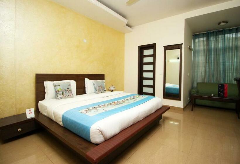 Трехместный Номер Классика, Collection O 8704 Hotel Sakshi