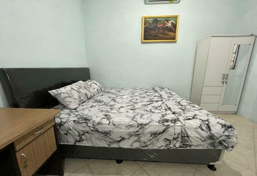 جناح عائلي, Capital O 92615 Villa Utama D Alas Purwo