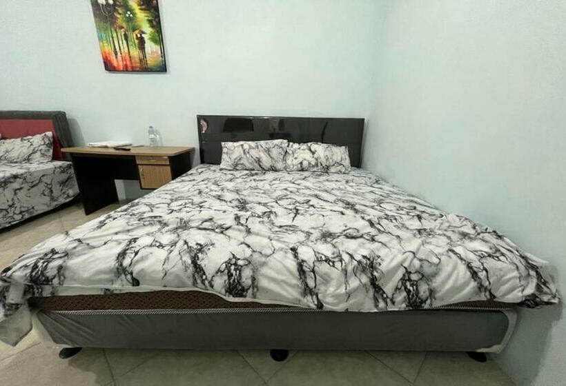 سوییت خانوادگی, Capital O 92615 Villa Utama D Alas Purwo