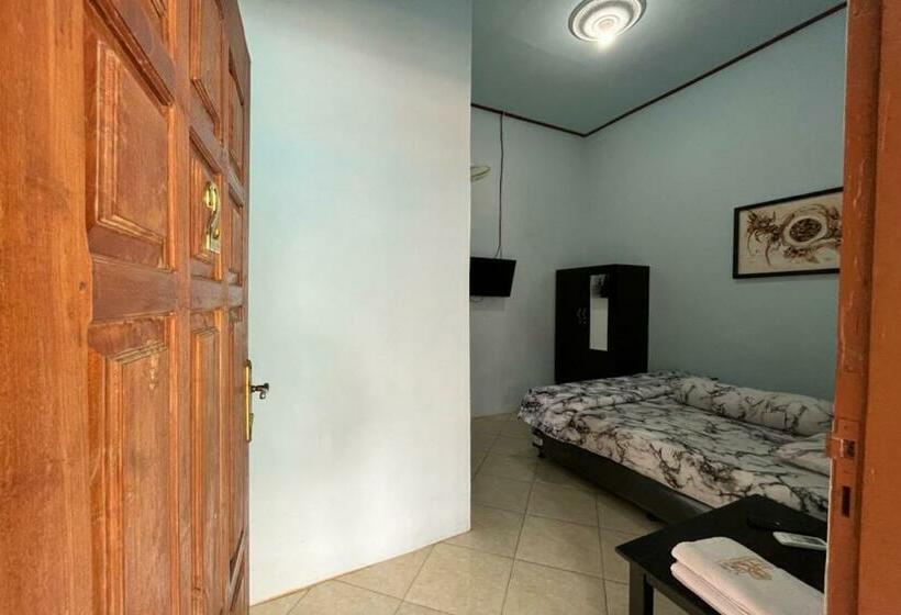 سوییت لوکس, Capital O 92615 Villa Utama D Alas Purwo