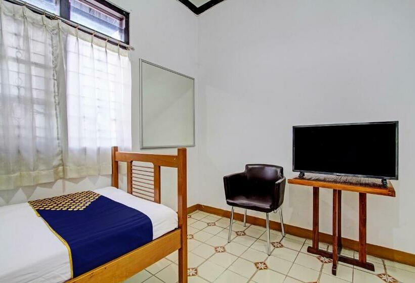 חדר אקונומי לשלושה, Spot On 92623 Mw 46 Guesthouse