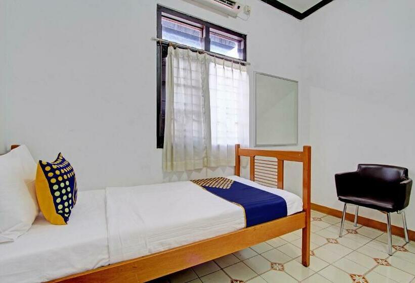 חדר אקונומי לשלושה, Spot On 92623 Mw 46 Guesthouse