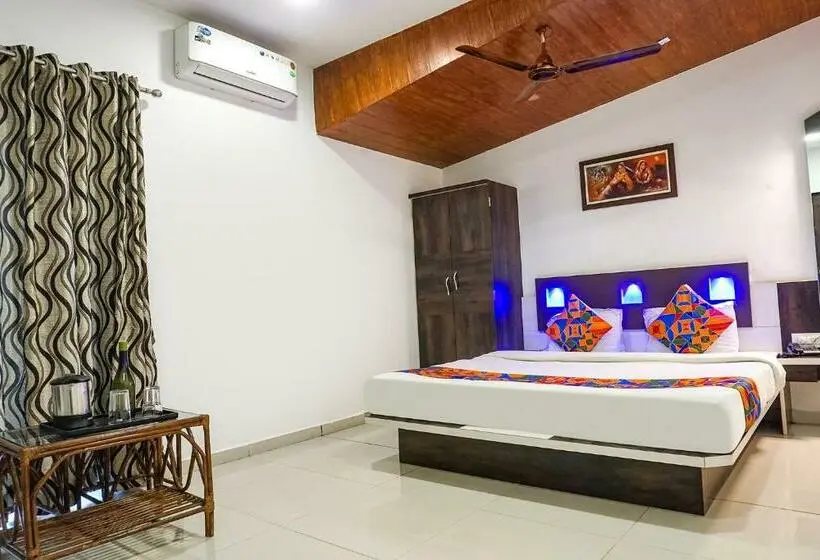デラックスルーム, Fabhotel Prime Meera Vatika   Nr Veena Lake