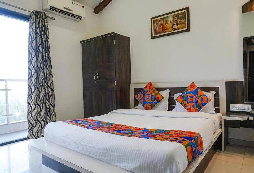 Номер Deluxe, Fabhotel Prime Meera Vatika   Nr Veena Lake