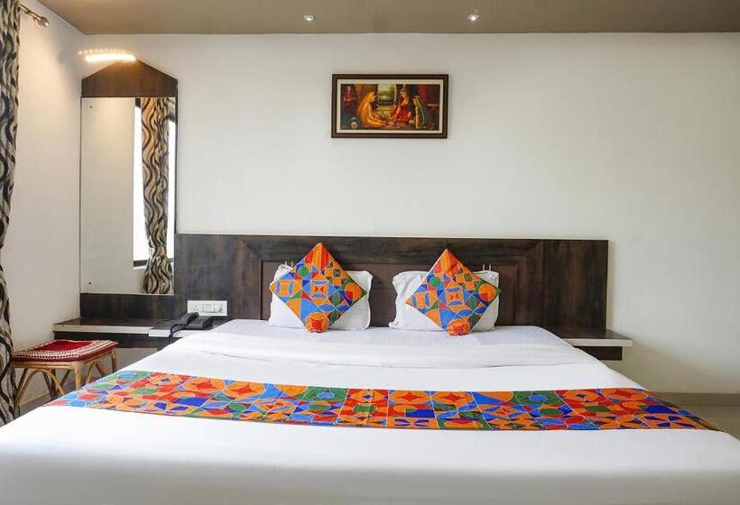 חדר דלוקס, Fabhotel Prime Meera Vatika   Nr Veena Lake