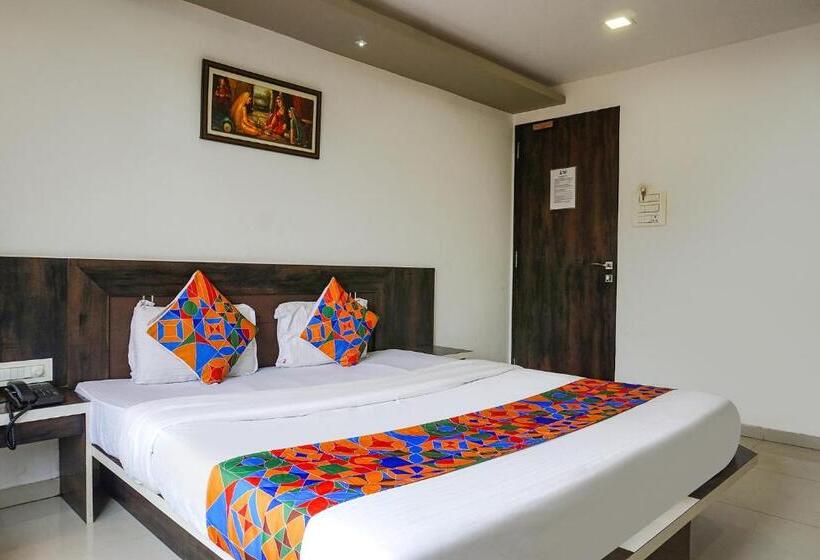 חדר דלוקס, Fabhotel Prime Meera Vatika   Nr Veena Lake