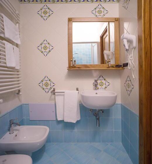 디럭스 트리플 룸, Historic Boutique Hotel Maccarunera