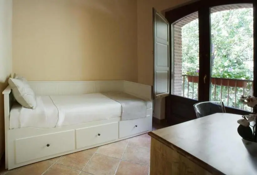 デラックストリプルルーム, Historic Boutique Hotel Maccarunera