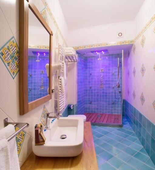 جناح جونيور مزوَّد بشرفة, Historic Boutique Hotel Maccarunera