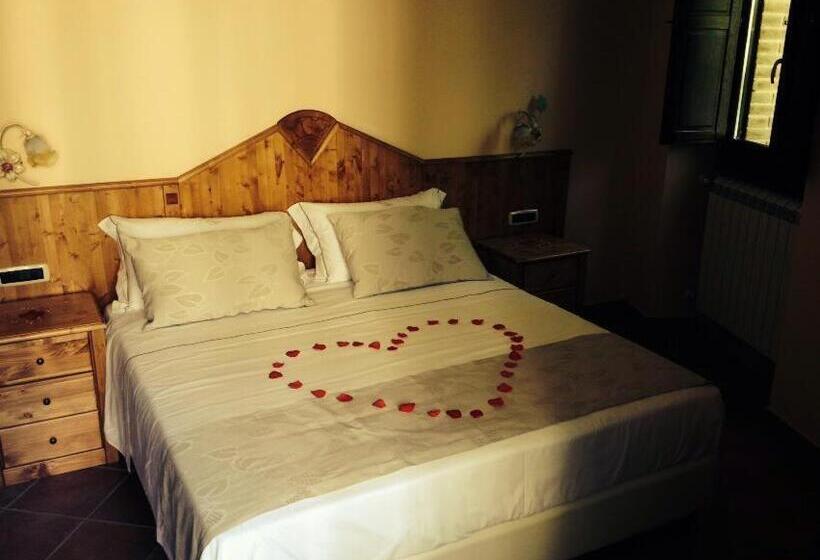 جناح جونيور مزوَّد بشرفة, Historic Boutique Hotel Maccarunera