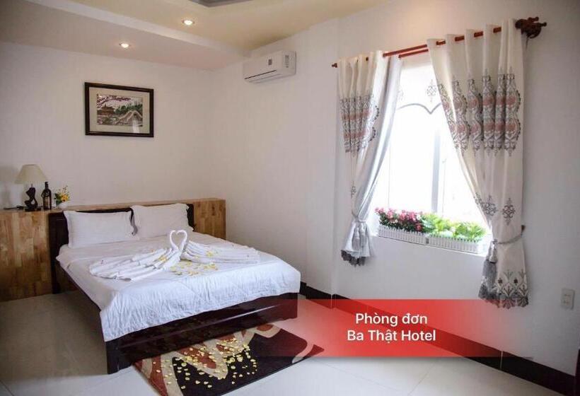 اتاق استاندارد یک نفره, Ba That