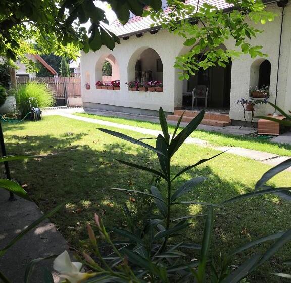 标准房带园景, Elisabeth Vendégház