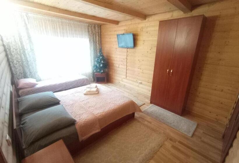 Трехместный Номер Классика, затишний готель едем