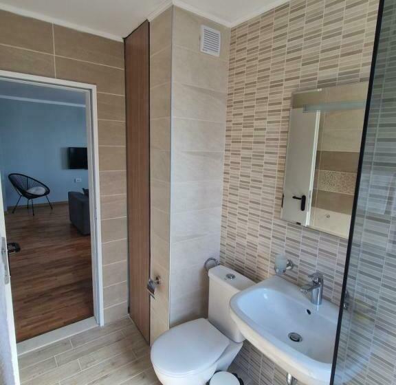 דירת חדר, Flowers Apartments