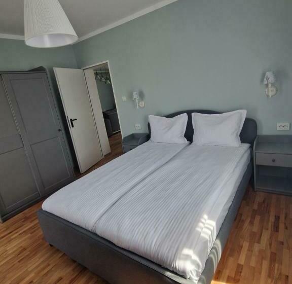 شقة غرفة واحدة, Flowers Apartments