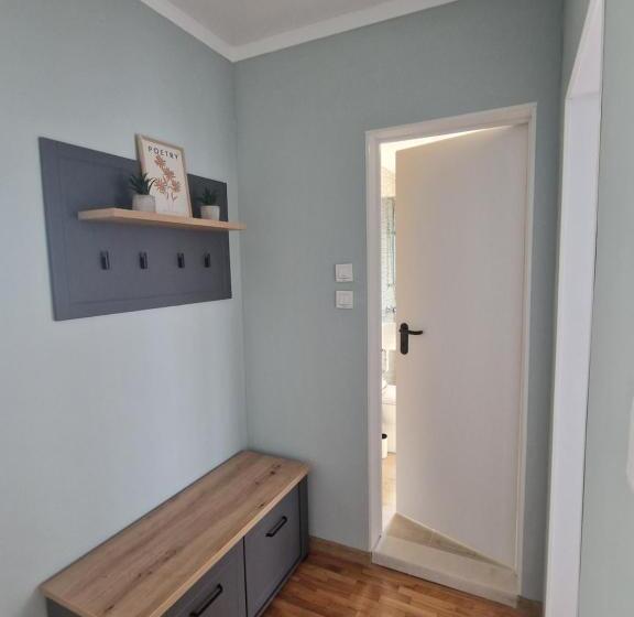 شقة غرفة واحدة, Flowers Apartments