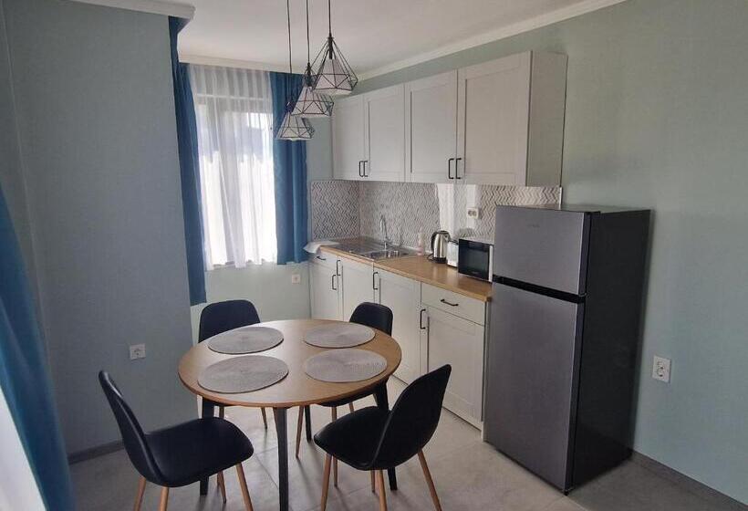 شقة غرفة واحدة, Flowers Apartments