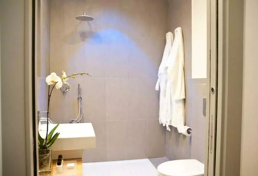 اتاق استاندارد سه نفره, Giuturna Boutique