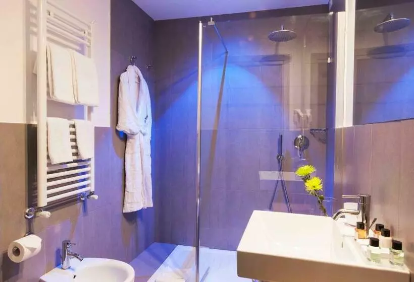 اتاق استاندارد سه نفره, Giuturna Boutique