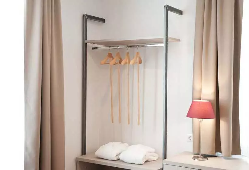 اتاق سوپریور سه تخته, Giuturna Boutique
