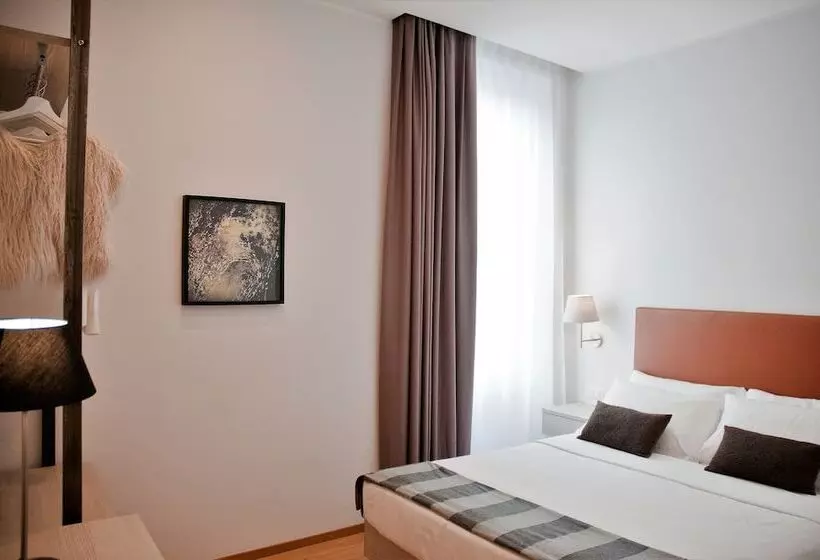 اتاق سوپریور سه تخته, Giuturna Boutique