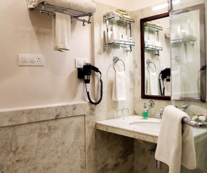 Quarto Estandar, Brijrama Palace, Varanasi By The Ganges